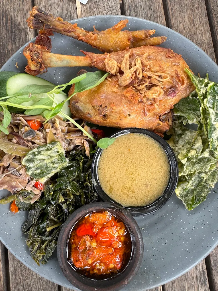 Paket ayam ingkung goreng